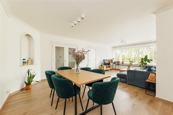 Gerenoveerd 2 Slaapkamer appartement met terras in Berchem