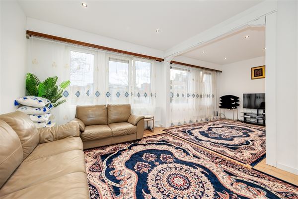 Gerenoveerd 3 slaapkamer appartement in centrum Mortsel