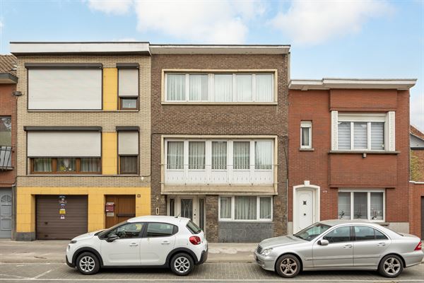 Ruime woning met drie slaapkamers en terras