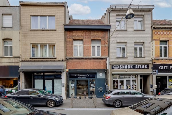 Handelspand met bakkerij en duplexappartement