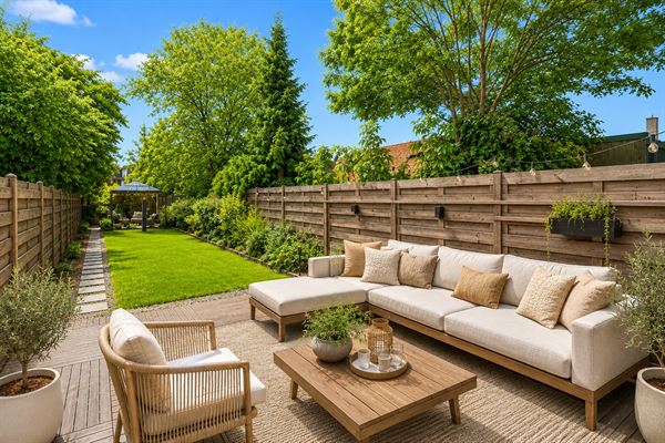 Instapklaar huis met grote tuin op centrale locatie in Borsbeek