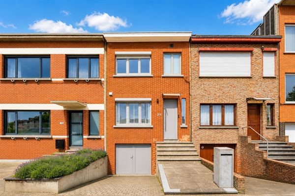 Instapklaar huis met grote tuin op centrale locatie in Borsbeek
