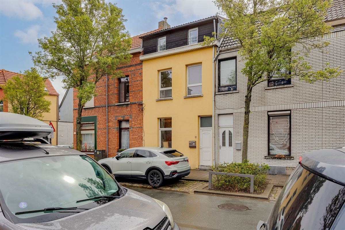 Te renoveren woning met 3 slaapkamers op centrale locatie