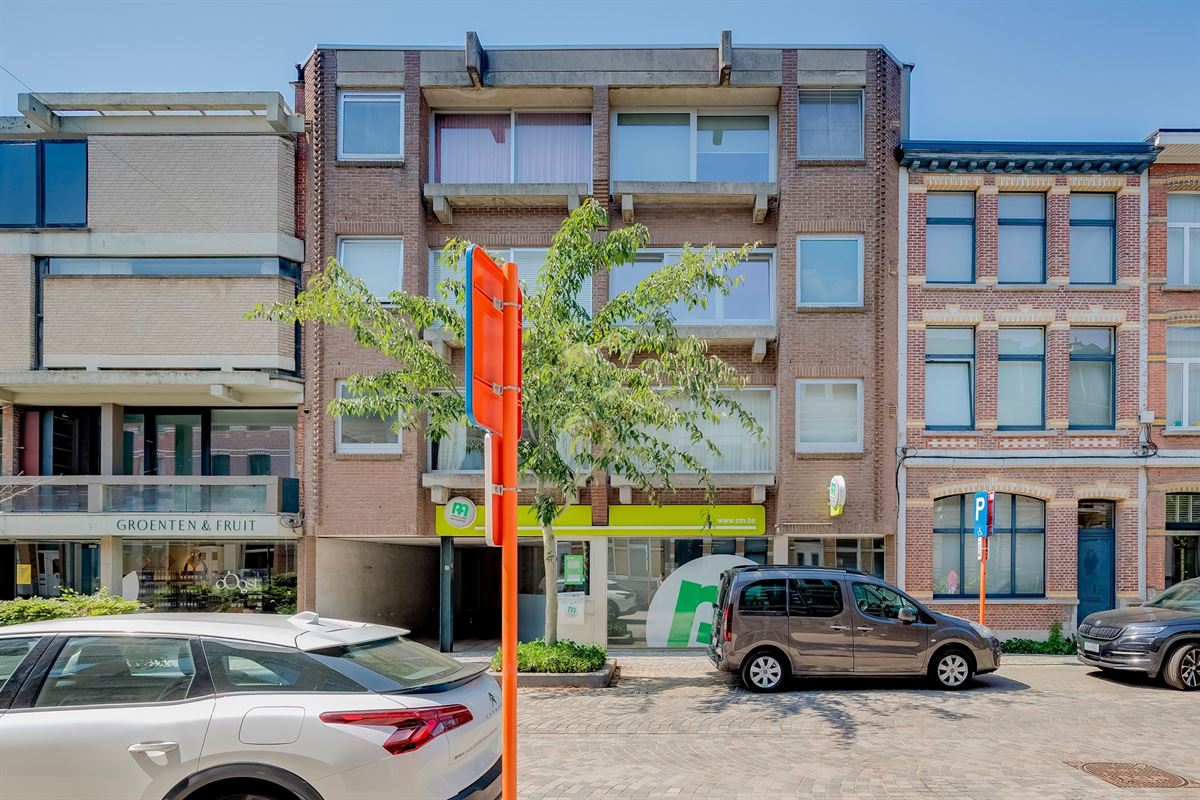 Ruim handelsgelijkvloers op uitstekende ligging!