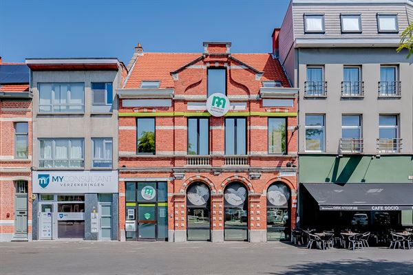 Authentiek handelshuis op gunstige locatie in hartje Merksem!