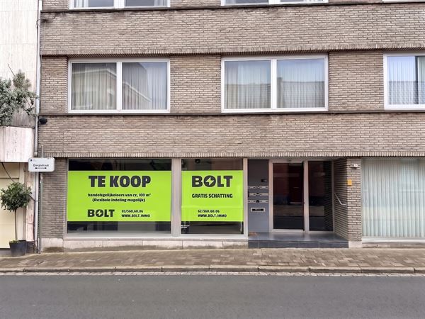 Handelsgelijkvloers met ruime etalage in centrum Burcht