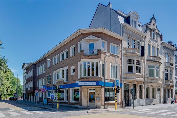 Prachtige handelswoning met betrouwbare huurder op handelslocatie!