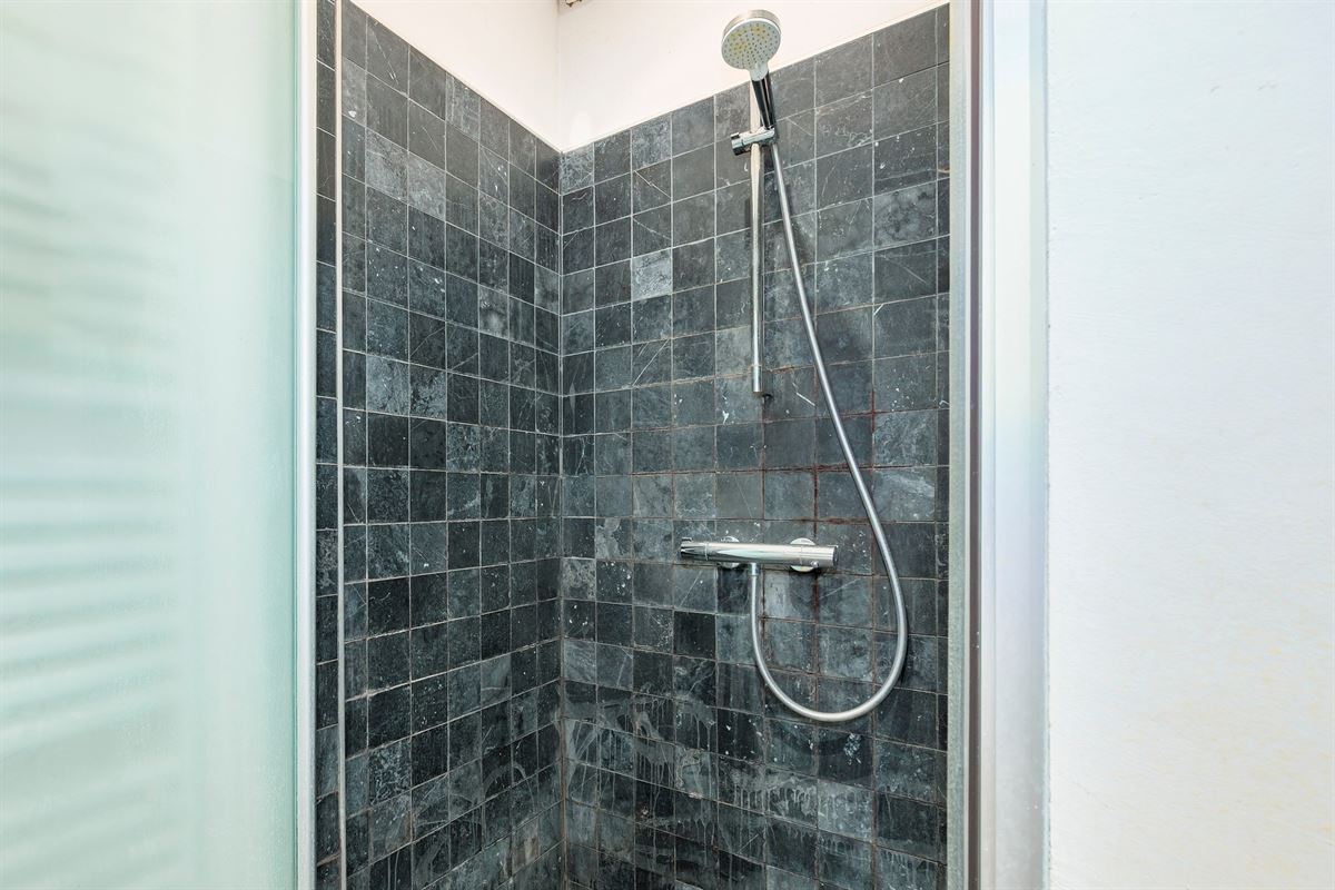 2 slpk appartement met terras te Merksem