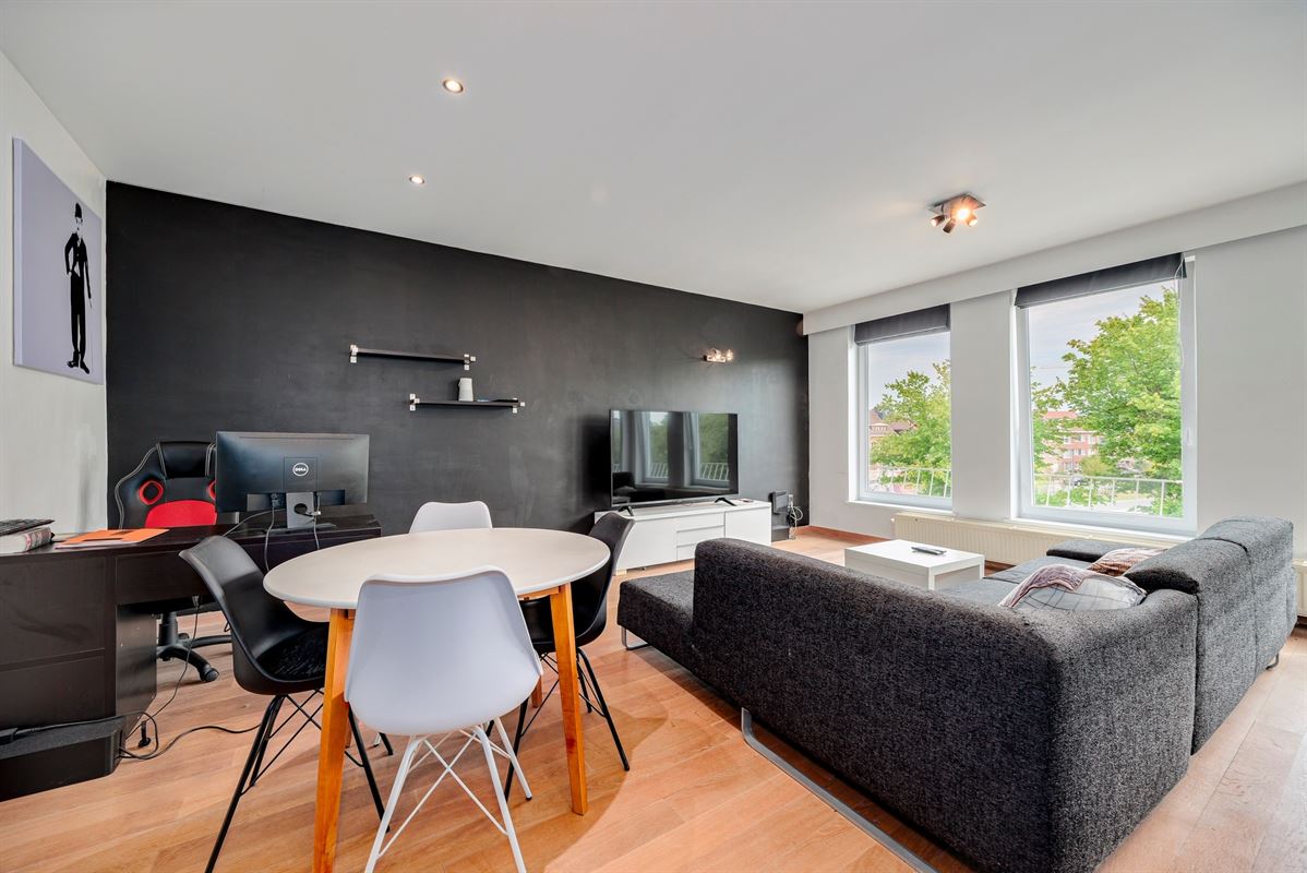 2 slpk appartement met terras te Merksem