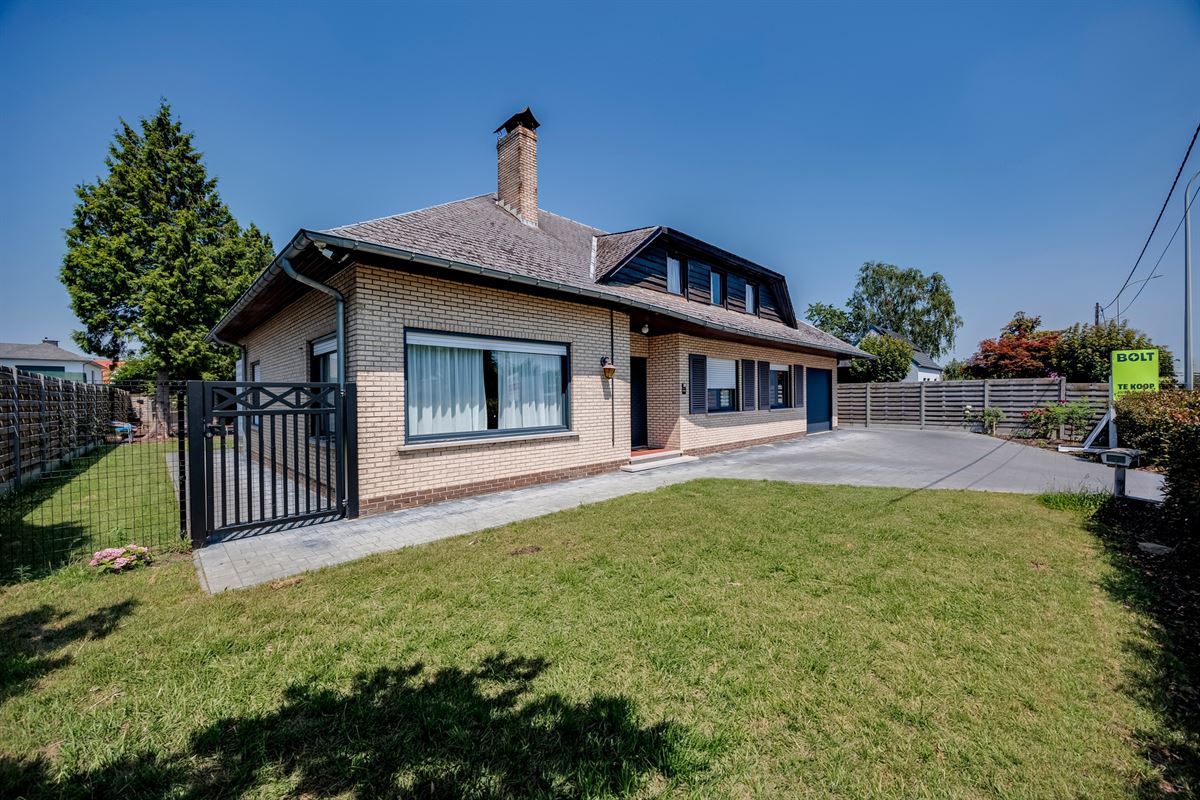 Instapklare villa met 3 slaapkamers, ruime tuin en voldoende parking op gunstige locatie!