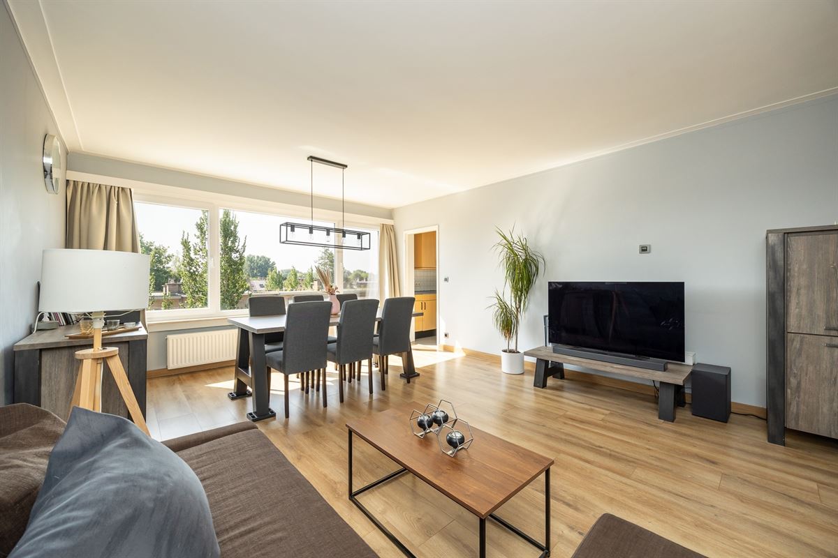 Appartement met twee slaapkamers en garage te Mortsel