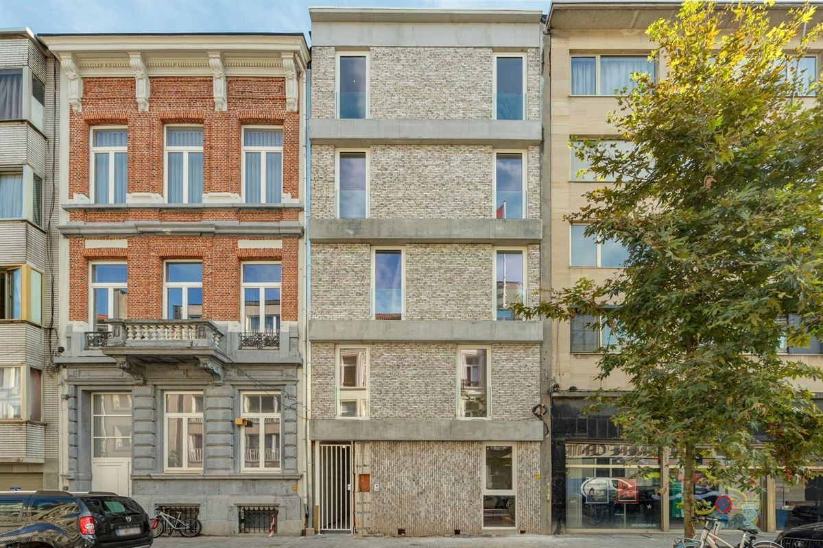 Gerenoveerd gelijkvloers appartement met tuin