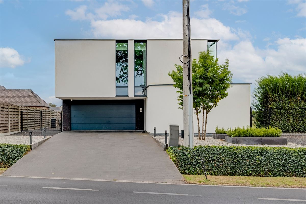 Exclusieve villa met 4 slaapkamers, 4 badkamers en luxueuze multifunctionele kelder op een toplocatie in Kalmthout!