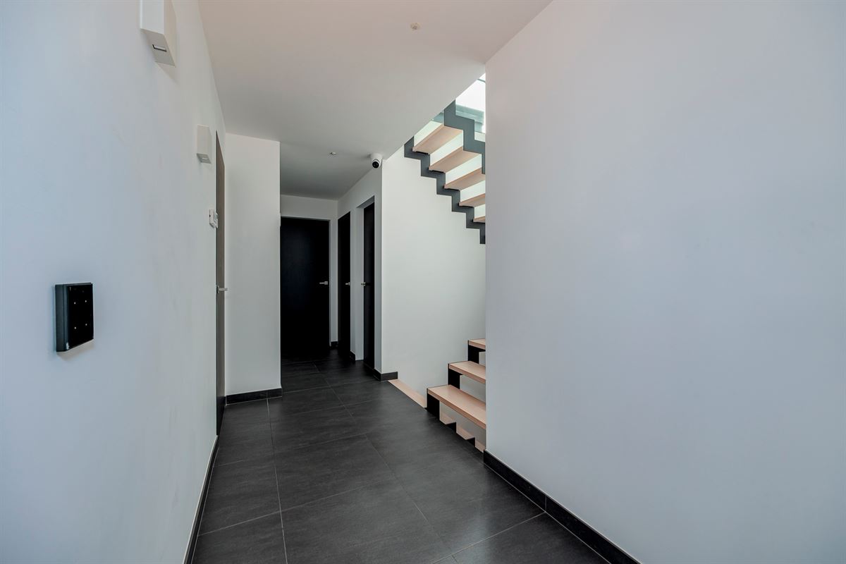 Exclusieve villa met 4 slaapkamers, 4 badkamers en luxueuze multifunctionele kelder op een toplocatie in Kalmthout!