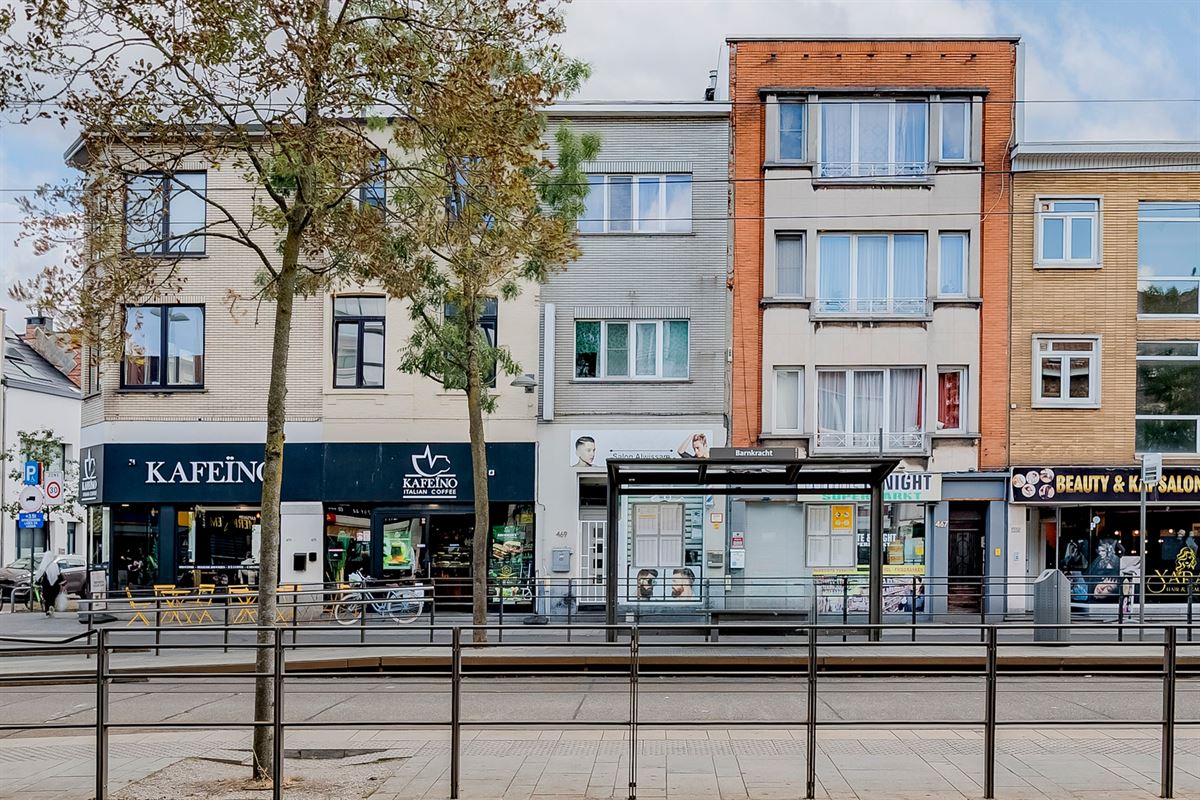 Vergunde opbrengsteigendom met handelspand en duplex
