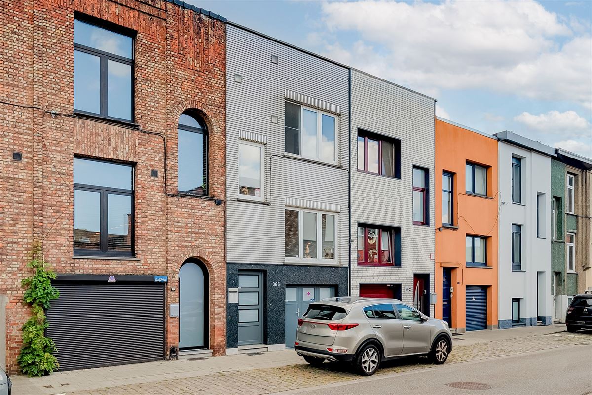 Bel-étage met 3 slaapkamers, zonnige tuin en ruime garage!