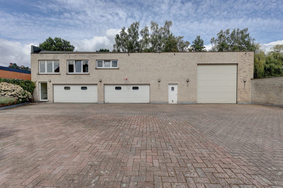 Opslagloods met polyvalente ruimte in Ranst