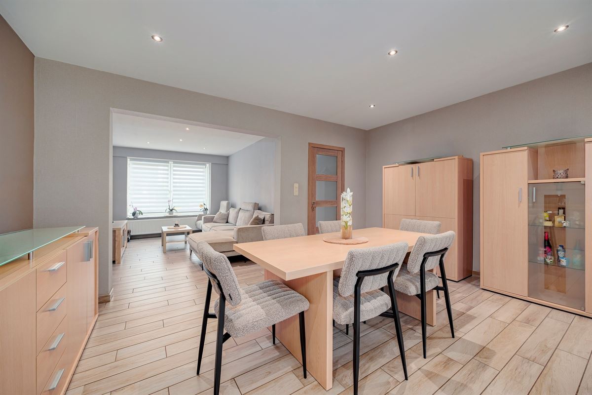 Leuke instapklare woning met 3 slk, garage en een zonnige tuin