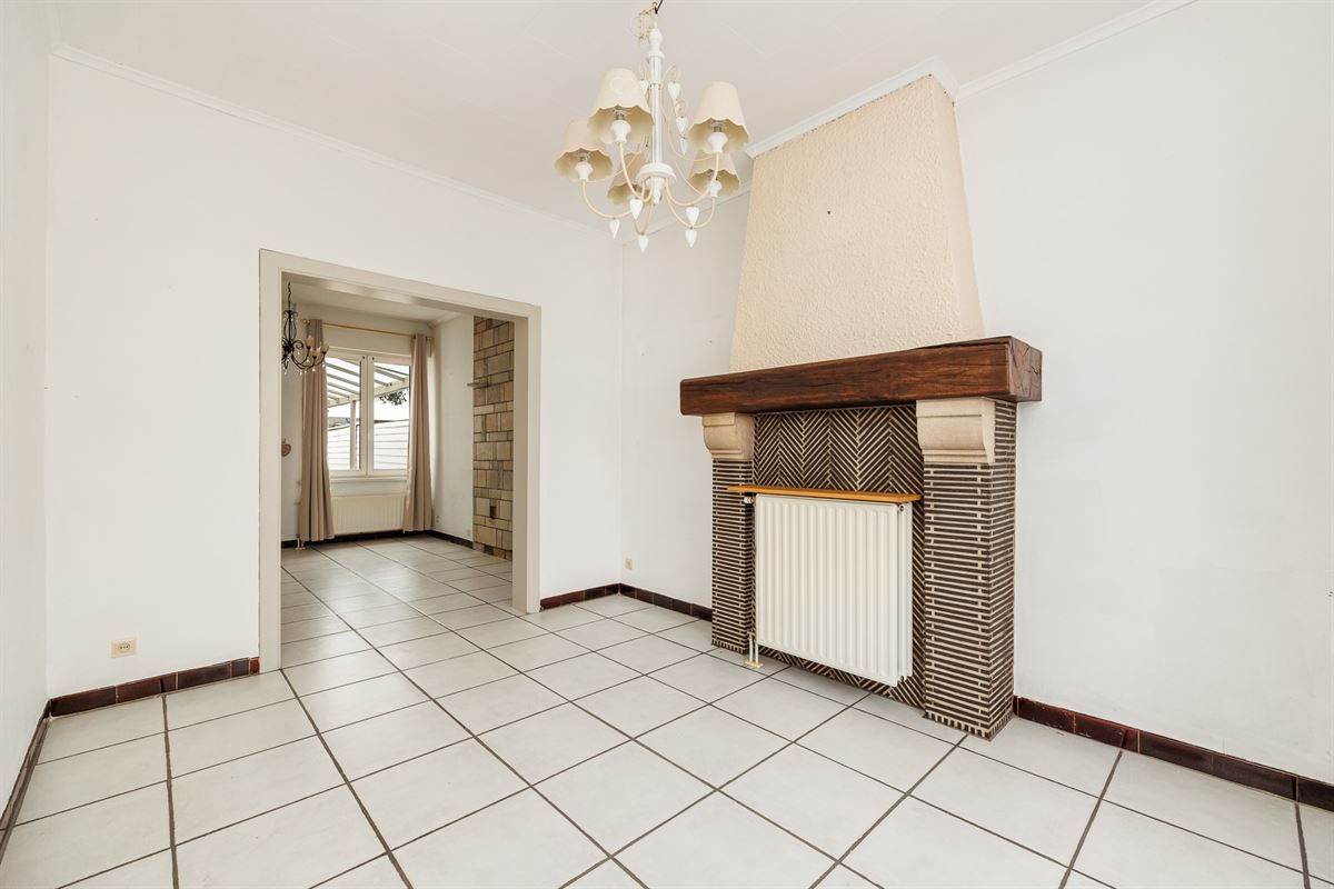 Te renoveren woning met vier slaapkamers en tuin