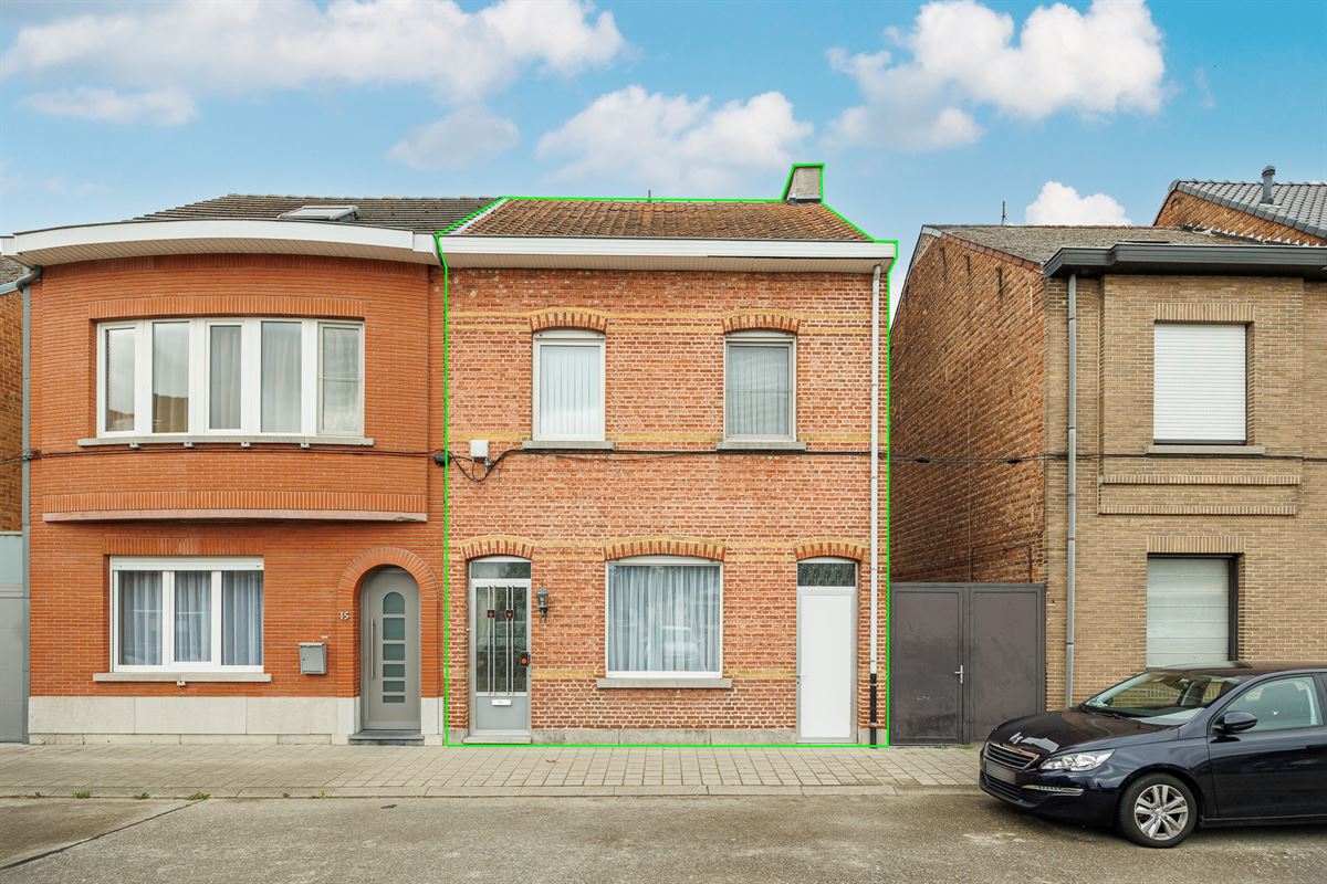 Te renoveren woning met vier slaapkamers en tuin