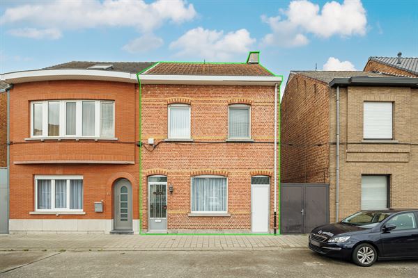 Te renoveren woning met vier slaapkamers en tuin