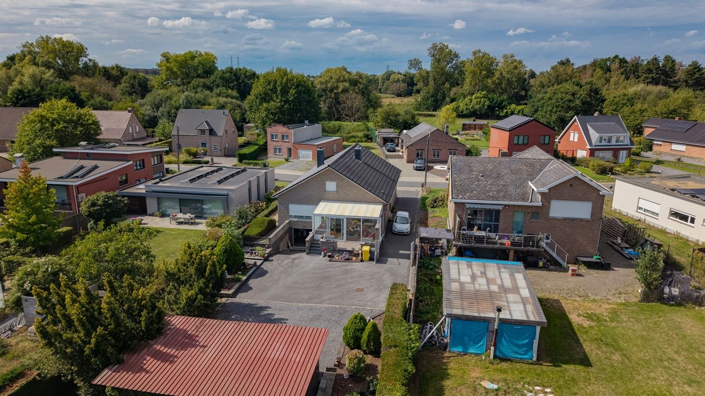 Ruime open bebouwing met 3 slaapkamers en veel potentieel