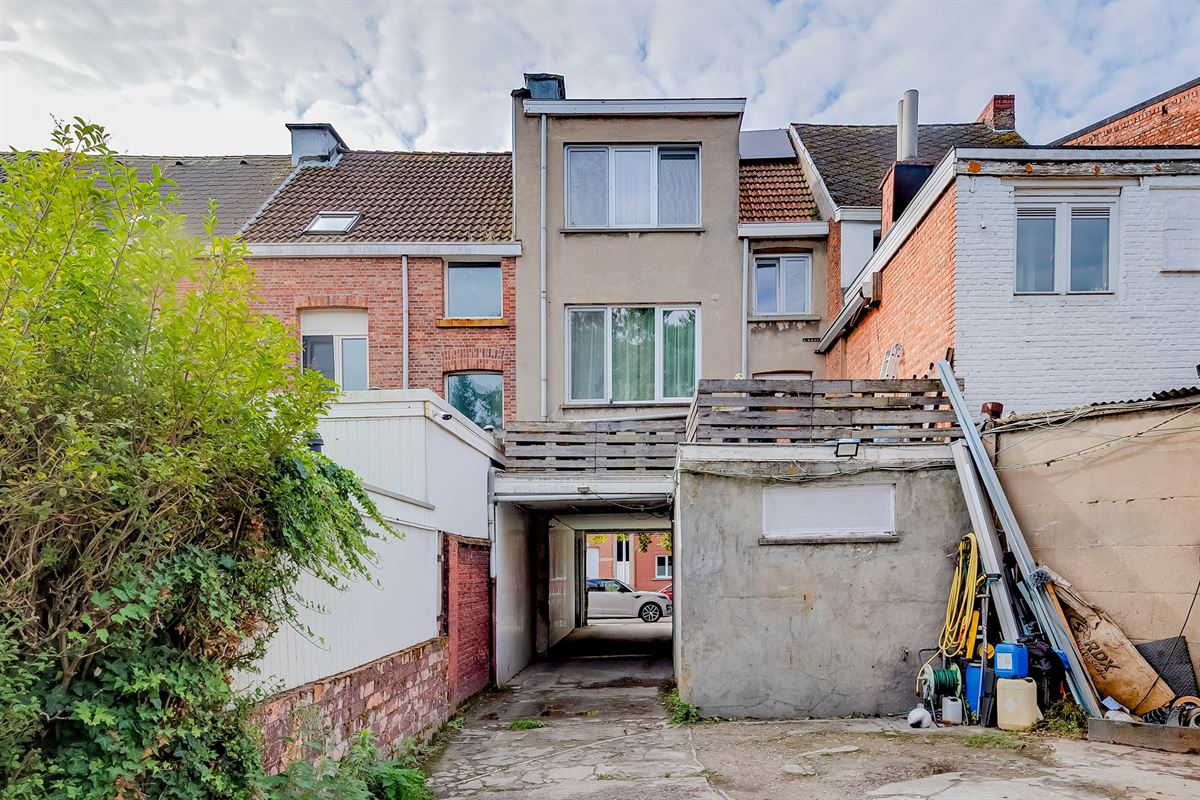 Bel-étage met 2 slaapkamers, dakterras en garagebox!