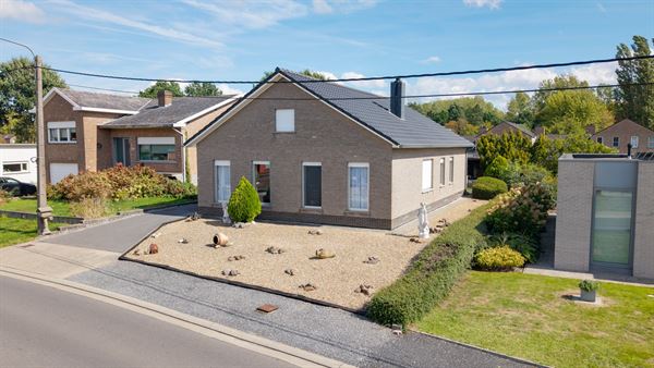 Ruime open bebouwing met 3 slaapkamers en veel potentieel