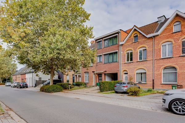 Bel-étage met 2 slaapkamers, dakterras en garagebox!
