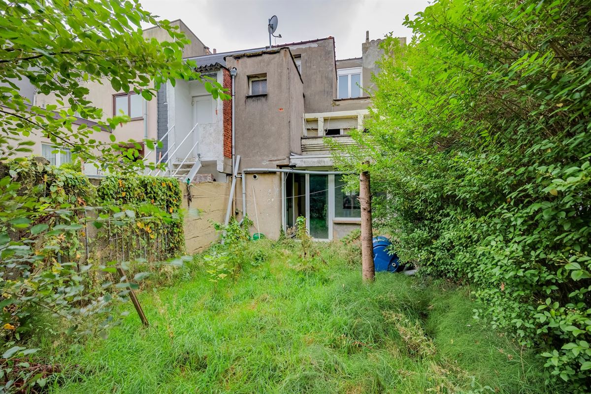 Volledig te renoveren huis met ruime tuin