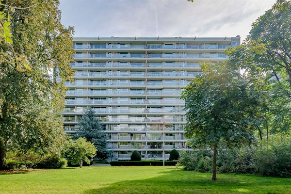 Ruim appartement met 3 slpks, 2 terrassen en garagebox