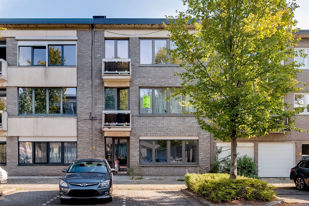Instapklaar 2 slk appartement met terras te Mortsel