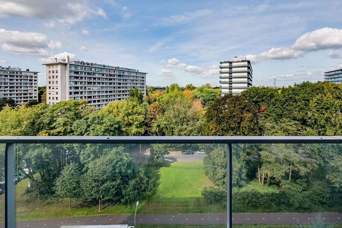 Ruim appartement met 3 slpks, 2 terrassen en garagebox