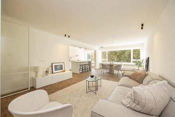 Gerenoveerd appartement met drie slaapkamers en terras