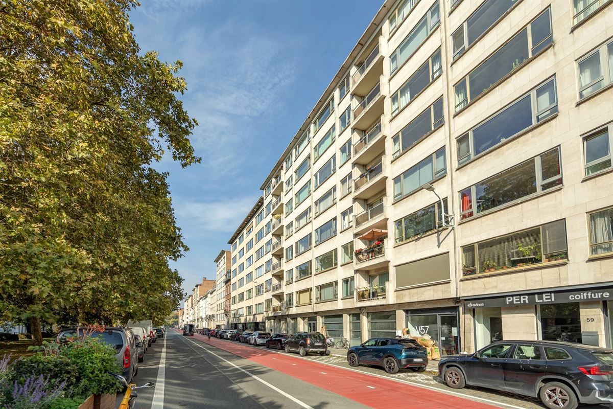 Gerenoveerd appartement met drie slaapkamers en terras