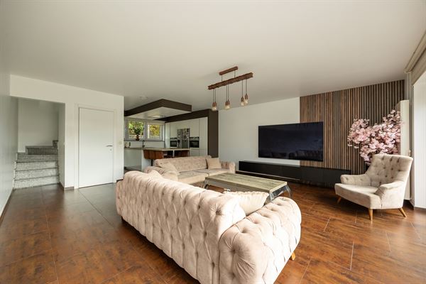 Moderne duplex met twee slaapkamers en parking