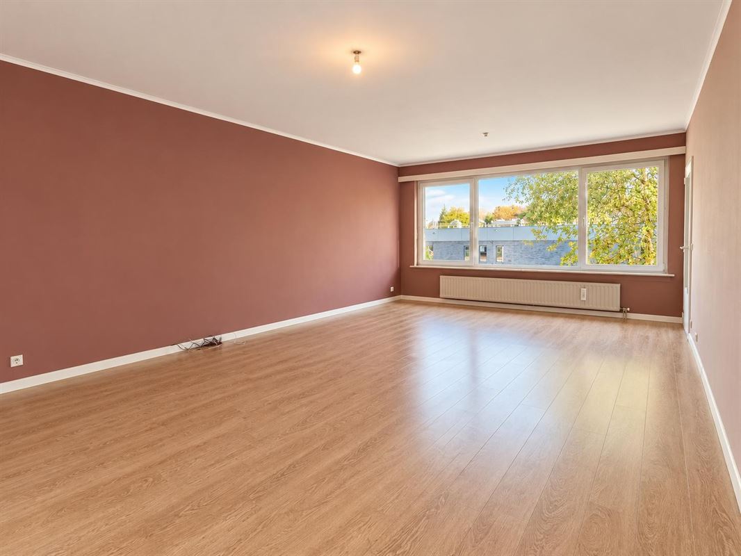 Instapklaar 2-slaapkamer appartement met terras en garage