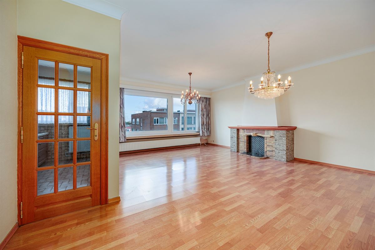 Appartement met terras en garagebox te Wilrijk