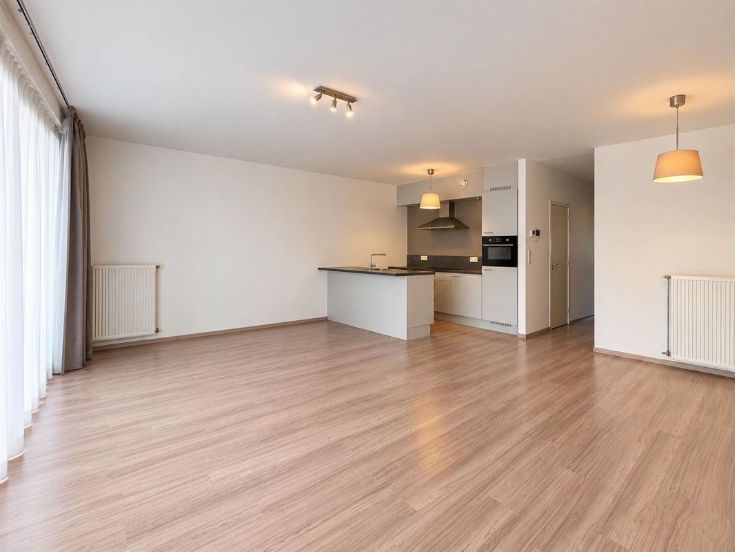 Prachtig appartement met twee slaapkamers en terras te huur in centrum Wilrijk