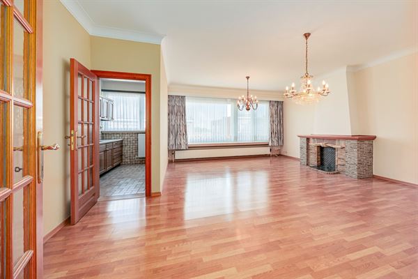 Appartement met terras en garagebox te Wilrijk