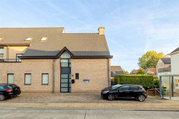 instapklaar huis met drie slaapkamers en ruime tuin