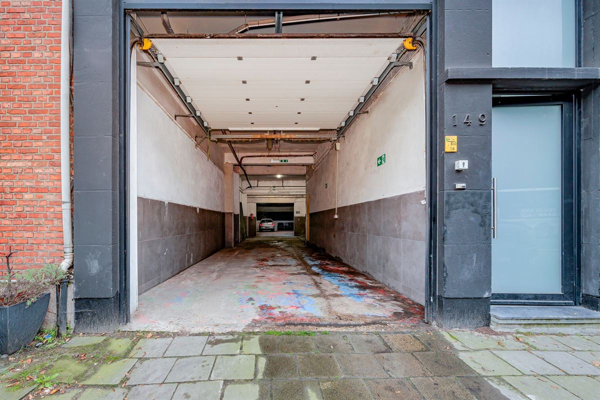 Opbrengsteigendom - comm. glvl met 4 appartementsgebouw