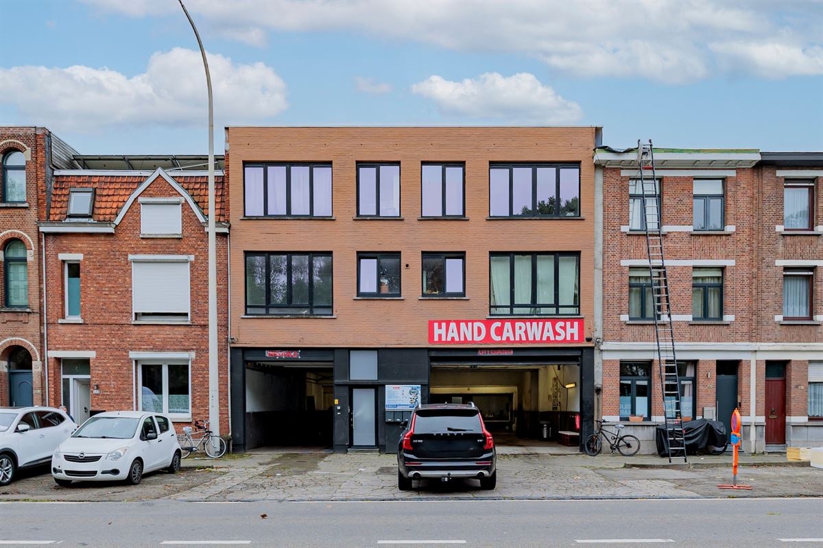 Opbrengsteigendom - comm. glvl met 4 appartementsgebouw