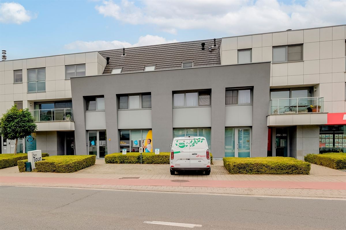Kantoorruimte met private parkeerplaats aan de Provinciale Steenweg!