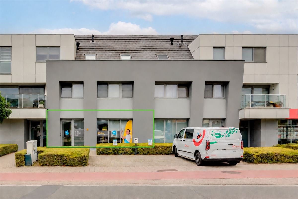 Kantoorruimte met private parkeerplaats aan de Provinciale Steenweg!