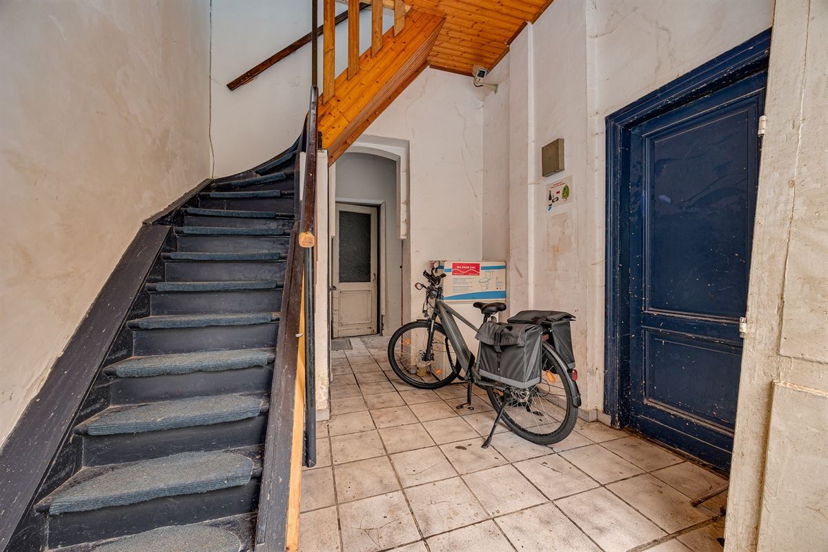 Karaktervolle woning met 4-6 slk garage en mogelijkheden