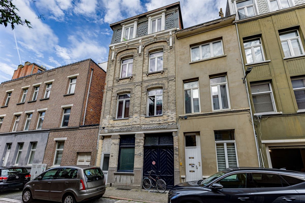 Karaktervolle woning met 4-6 slk garage en mogelijkheden