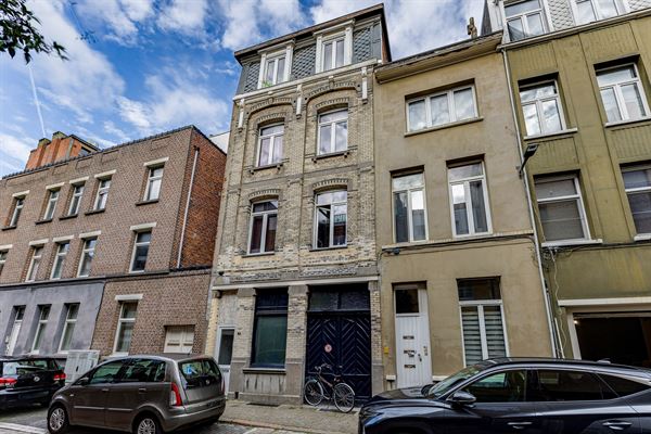 Karaktervolle woning met 4-6 slk garage en mogelijkheden
