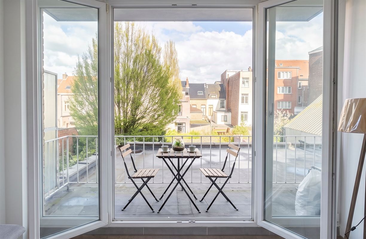 Spacious 1-bedroom studio with a terrace.