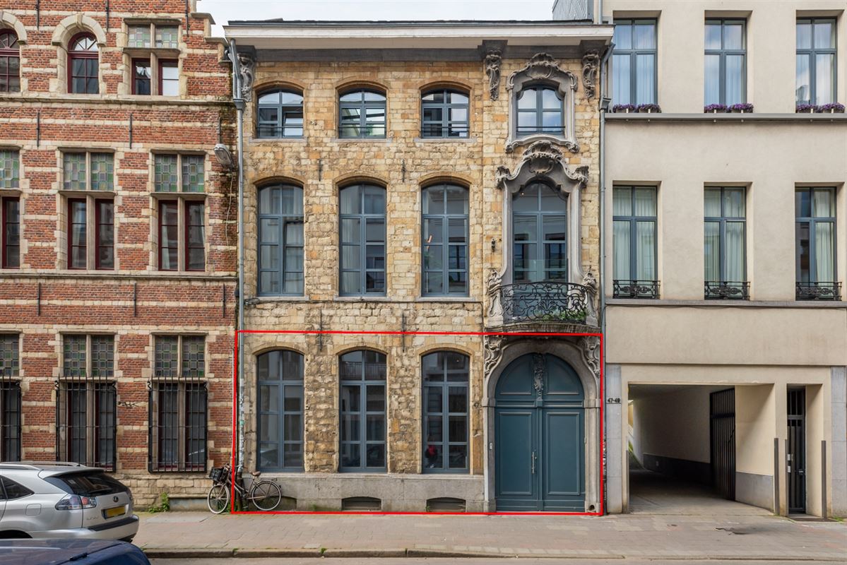Historisch commercieel pand met goed huurrendement.